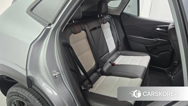 Chevrolet (GM Daewoo) Trax Crossover 2024 Серебристо-серый из Кореи, фото 3