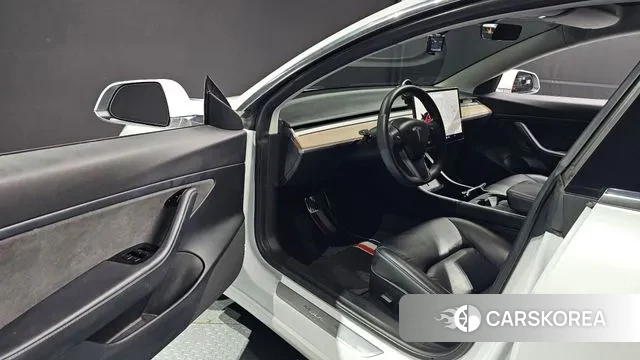 Tesla Model 3 2020 Белый из Кореи, фото 3