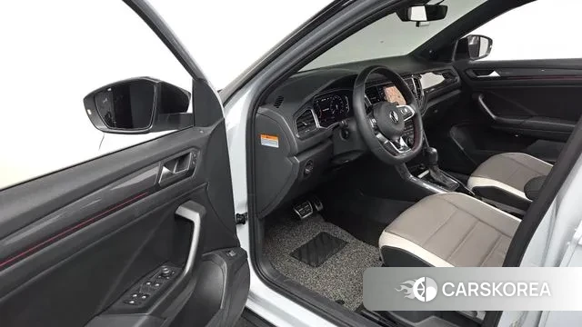 Volkswagen T-Roc 2022 Светло-серебряный цвет из Кореи, фото 3