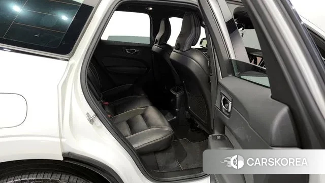 Volvo XC60 second Generation 2020 Белый из Кореи, фото 3