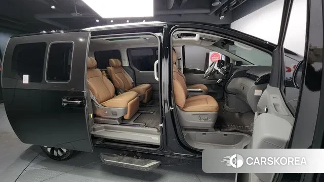 Hyundai Staria 2024 Черный из Кореи, фото 3