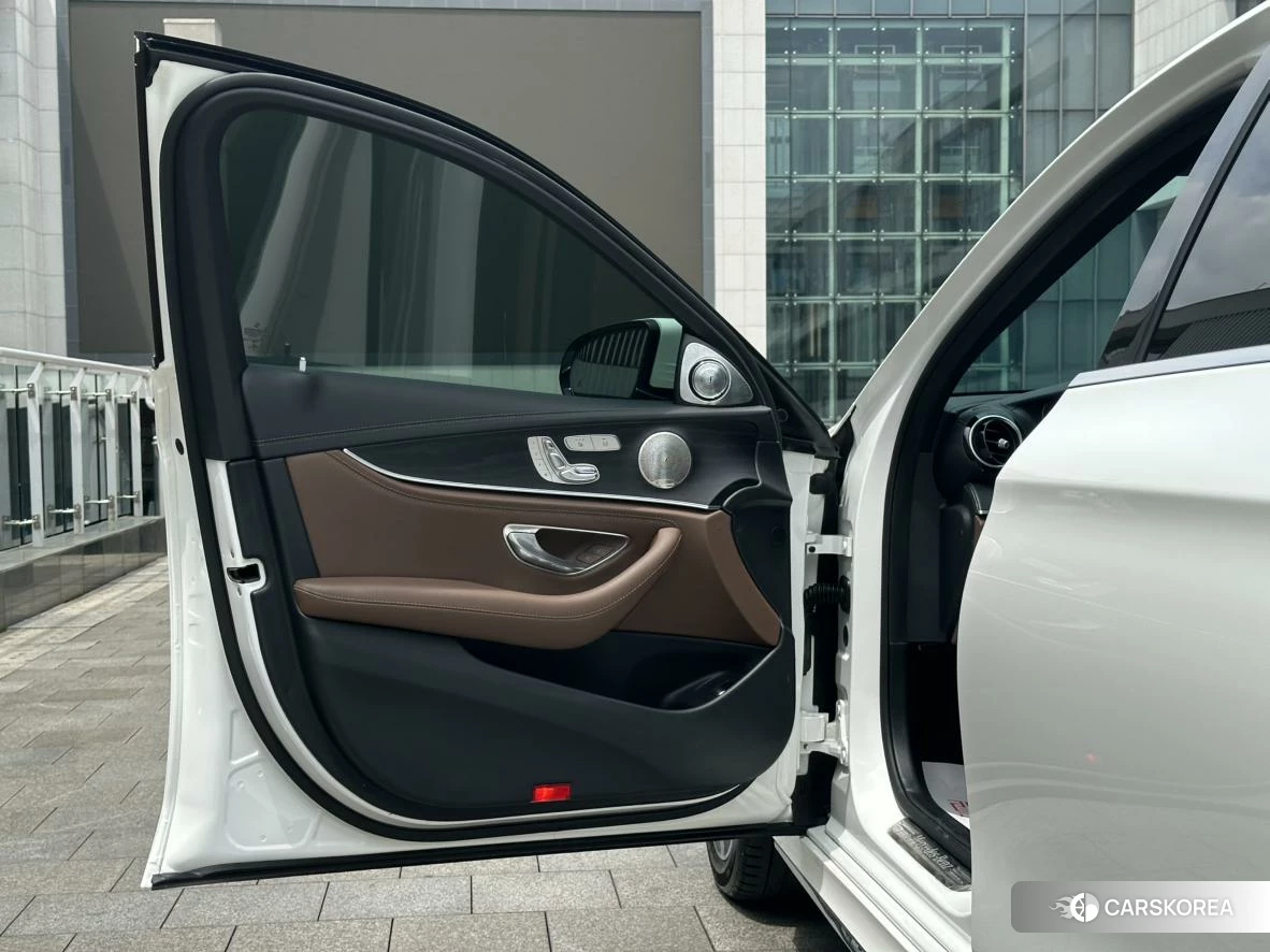 Mercedes-Benz E-class 2021 Белый из Китая, фото 3