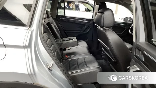 Volkswagen Tiguan second Generation 2018 Серебристо-серый из Кореи, фото 3