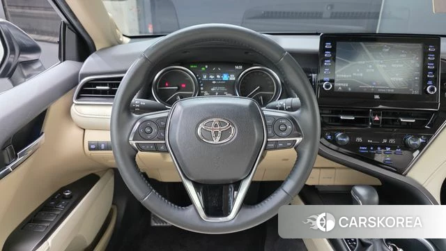 Toyota Camry (XV70) 2023 Серебристо-серый из Кореи, фото 3