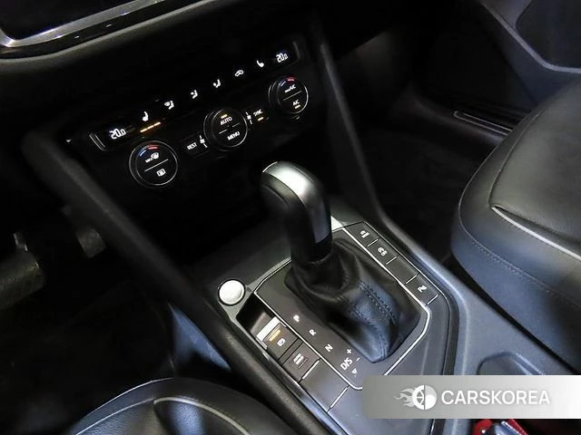 Volkswagen Tiguan second Generation 2020 Белый из Кореи, фото 3