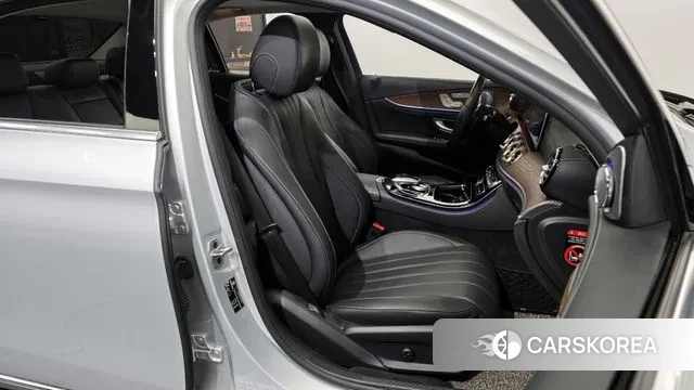 Mercedes-Benz E-Class W213 2018 Серебряный из Кореи, фото 3