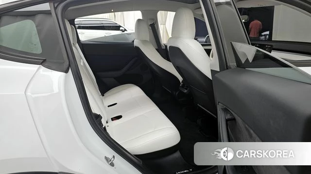 Tesla Model Y 2023 Белый из Кореи, фото 3