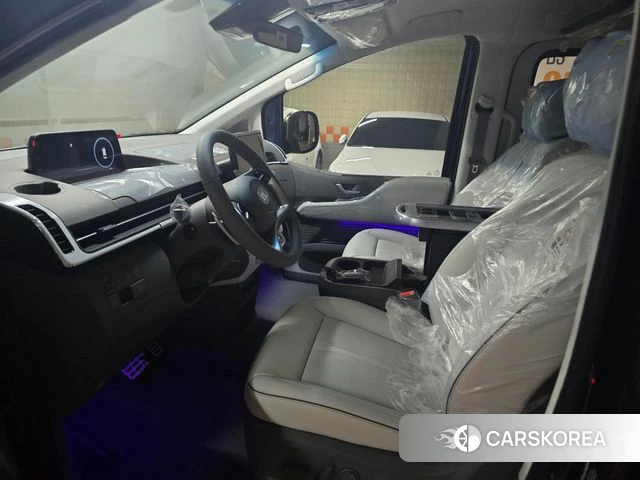 Hyundai Staria 2025 Черный из Кореи, фото 3