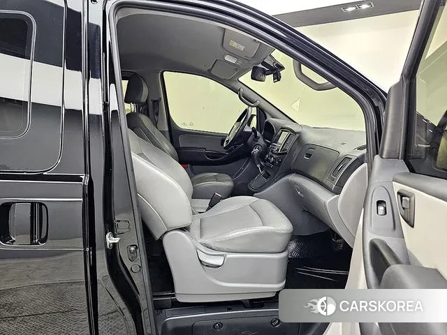 Hyundai The New Grand Starex 2021 Черный из Кореи, фото 3