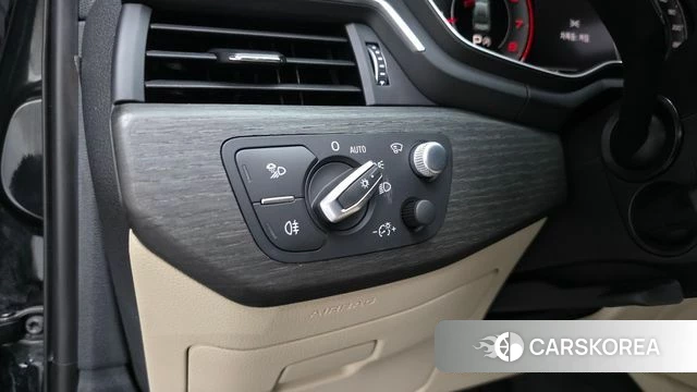Audi A4 (B9) 2023 Черный из Кореи, фото 3