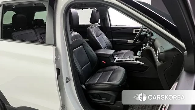 Ford Explorer 6th Generation 2022 Белый из Кореи, фото 3