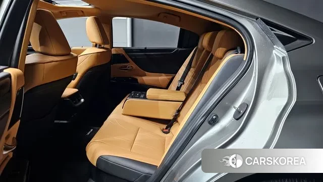 Lexus ES300h 7th generation 2025 Песочный из Кореи, фото 3