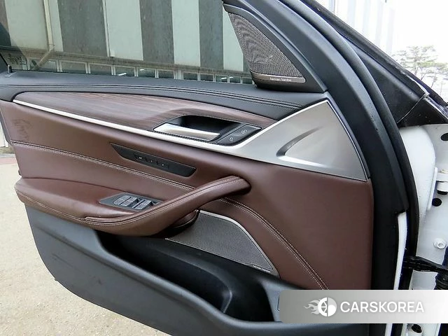 BMW 5 Series (G30) 2020 Белый из Кореи, фото 3