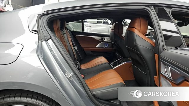BMW 8 Series (G15) 2025 Серебристо-серый из Кореи, фото 3