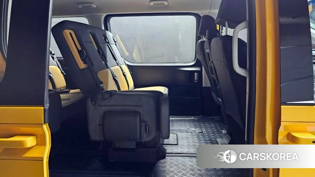 Hyundai Staria 2023 Желтый из Кореи, фото 3
