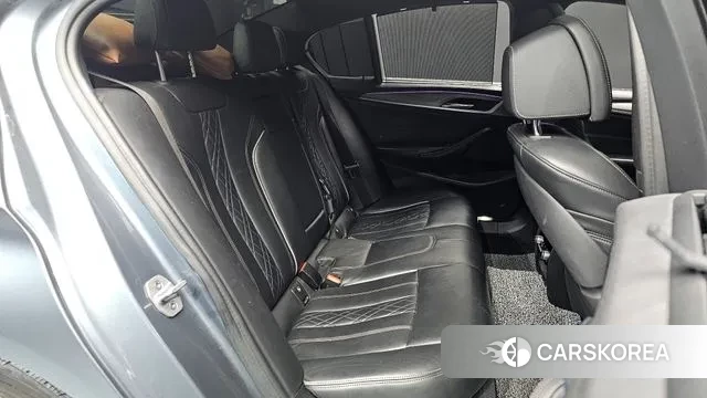 BMW 5 Series (G30) 2019 Серебристо-серый из Кореи, фото 3