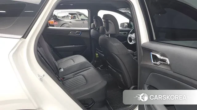 Kia Sportage 5th Generation Hybrid 2024 Белый из Кореи, фото 3