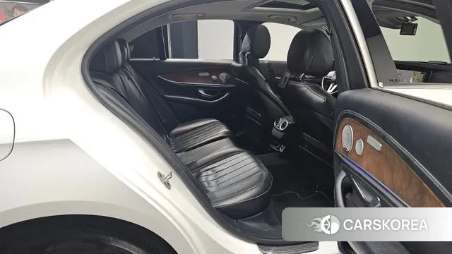 Mercedes-Benz E-Class W213 2018 Белый из Кореи, фото 3