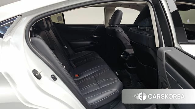 Lexus ES300h 7th generation 2024 Белый из Кореи, фото 3