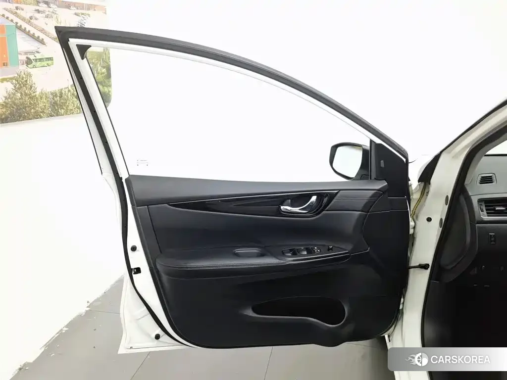 Nissan Tiida 2021 Белый из Китая, фото 3