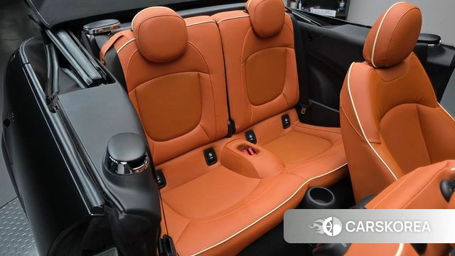 Mini Cooper Convertible 2024 Черный из Кореи, фото 3