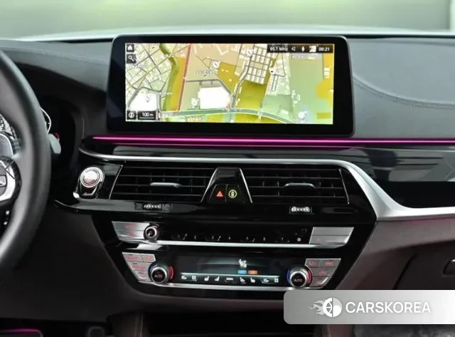 BMW 5 Series (G30) 2023 Белый из Кореи, фото 3