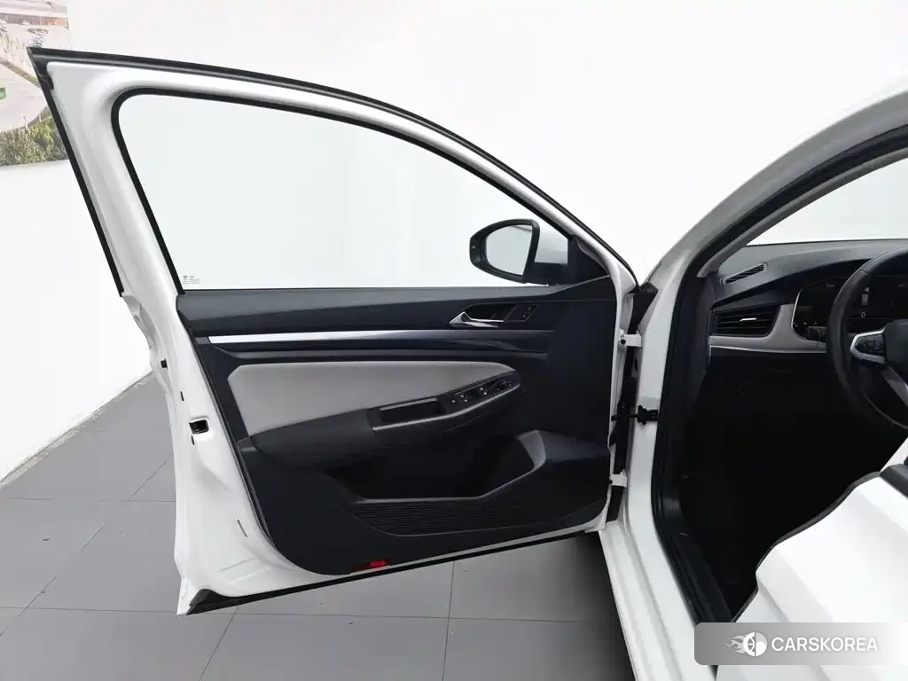 Volkswagen Bora 2024 Белый из Китая, фото 3