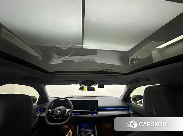 BMW 5 Series (G60) 2024 Черный из Кореи, фото 3