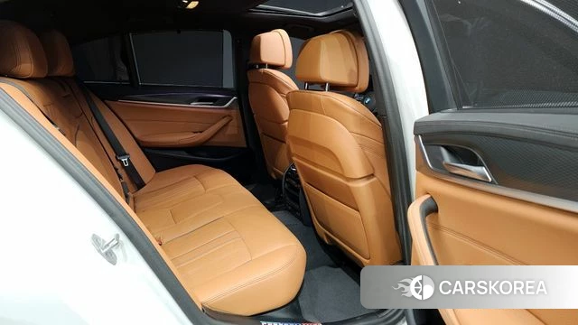 BMW 5 Series (G30) 2023 Белый из Кореи, фото 3