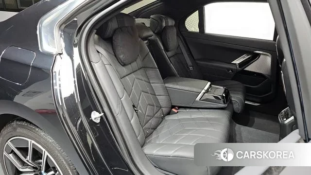 BMW 7 Series (G70) 2024 Черный из Кореи, фото 3