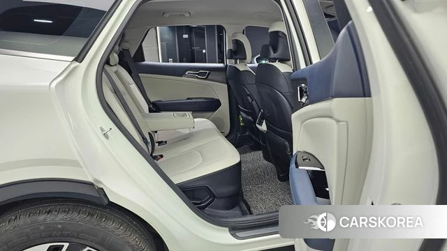 Kia Sportage 5th Generation Hybrid 2023 Белый из Кореи, фото 3