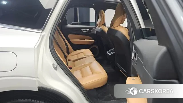 Volvo XC60 second Generation 2022 Белый из Кореи, фото 3