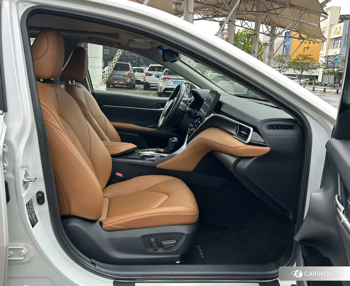 Toyota Camry 2021 Белый из Китая, фото 3