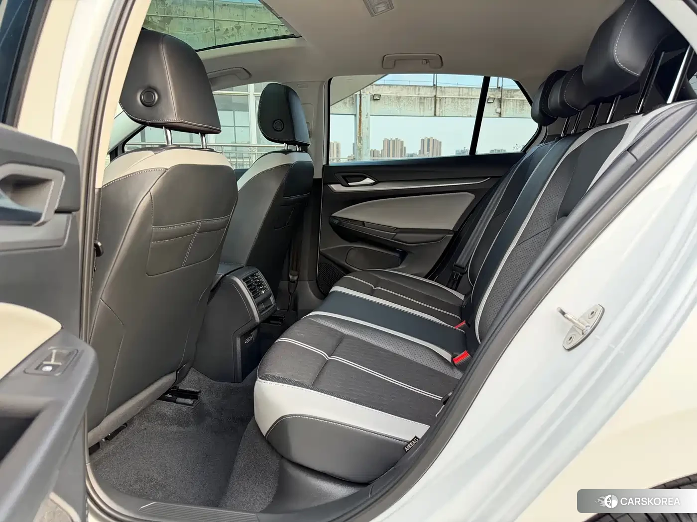 Volkswagen Golf 2025 Белый из Китая, фото 3