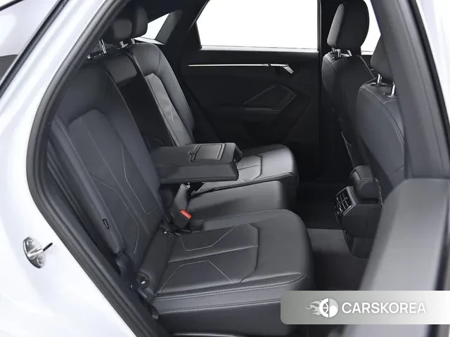 Audi Q3 (F3) 2024 Белый из Кореи, фото 3