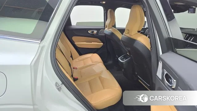 Volvo XC60 second Generation 2021 Белый из Кореи, фото 3