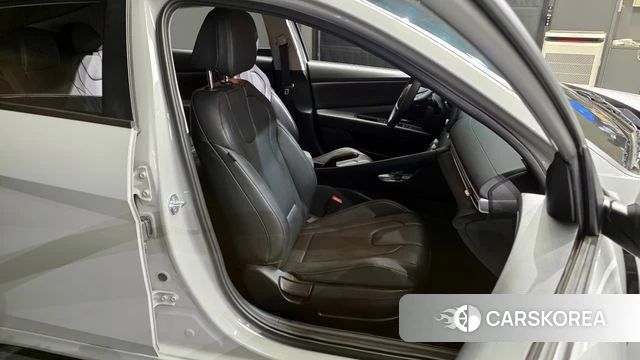 Hyundai The New Avante (CN7) 2023 Серебристо-серый из Кореи, фото 3