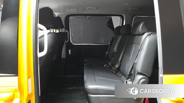 Hyundai Staria 2023 Желтый из Кореи, фото 3