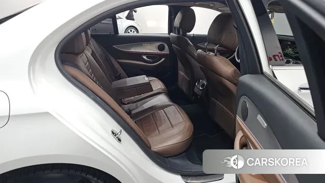 Mercedes-Benz E-Class W213 2018 Белый из Кореи, фото 3