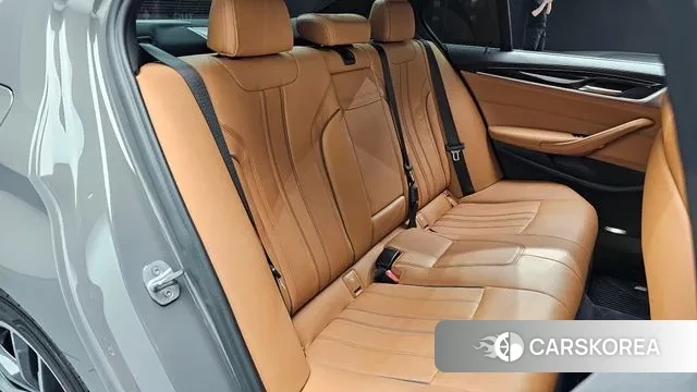BMW 5 Series (G30) 2020 Серебристо-серый из Кореи, фото 3