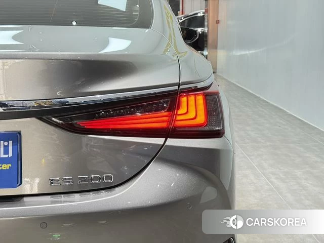 Lexus ES 2021 Серебристо-серый из Китая, фото 3