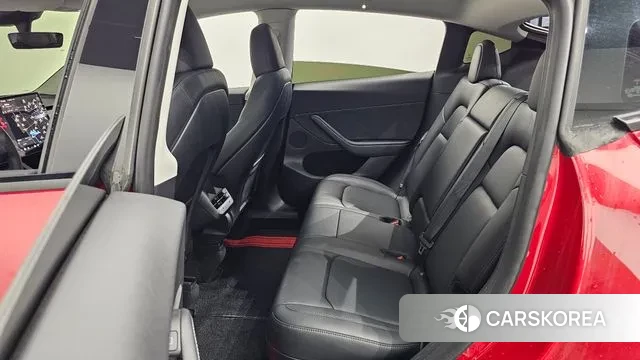 Tesla Model Y 2024 Красный из Кореи, фото 3