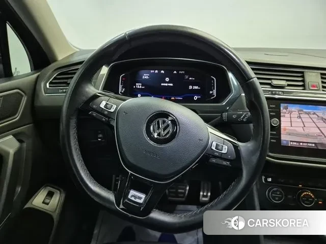 Volkswagen Tiguan Allspace 2020 Серебристо-серый из Кореи, фото 3