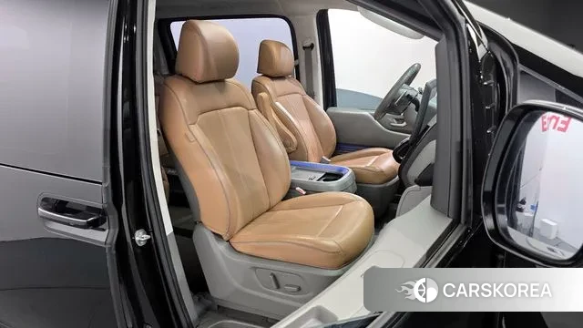 Hyundai Staria 2023 Черный из Кореи, фото 3