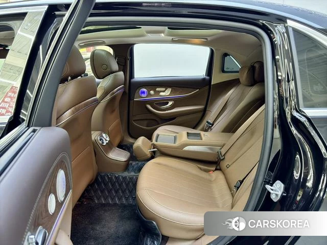Mercedes-Benz E-class 2023 Черный из Китая, фото 3