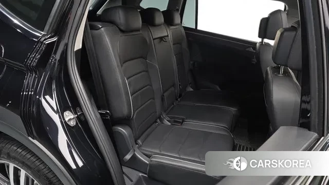 Volkswagen Tiguan Allspace 2023 Черный из Кореи, фото 3