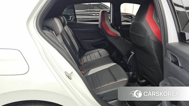 Volkswagen Golf 8th Generation 2024 Белый из Кореи, фото 3
