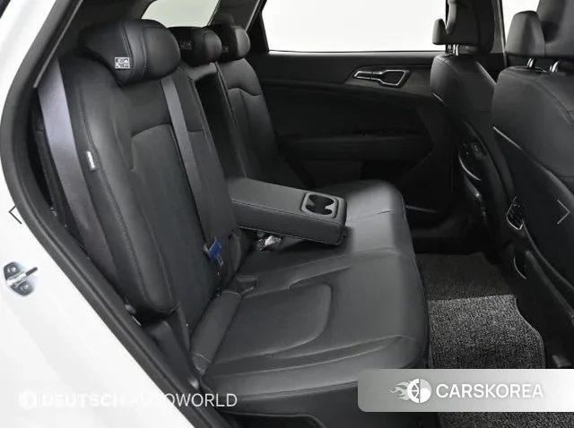 Kia Sportage 5th Generation Hybrid 2023 Белый из Кореи, фото 3