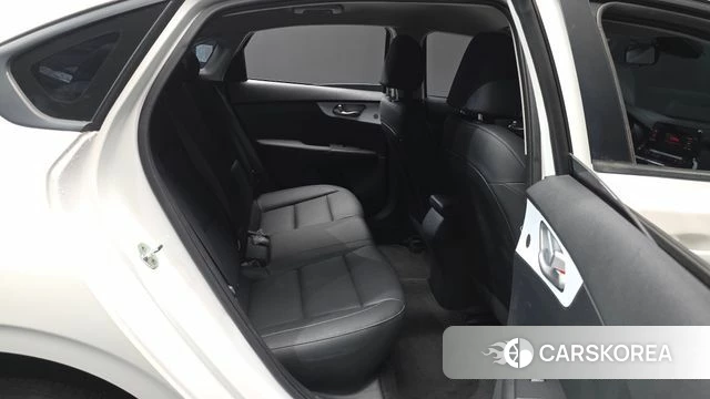 Kia The New K3 2nd generation 2022 Белый из Кореи, фото 3