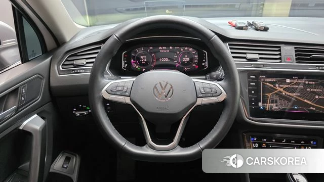 Volkswagen Tiguan Allspace 2024 Белый из Кореи, фото 3